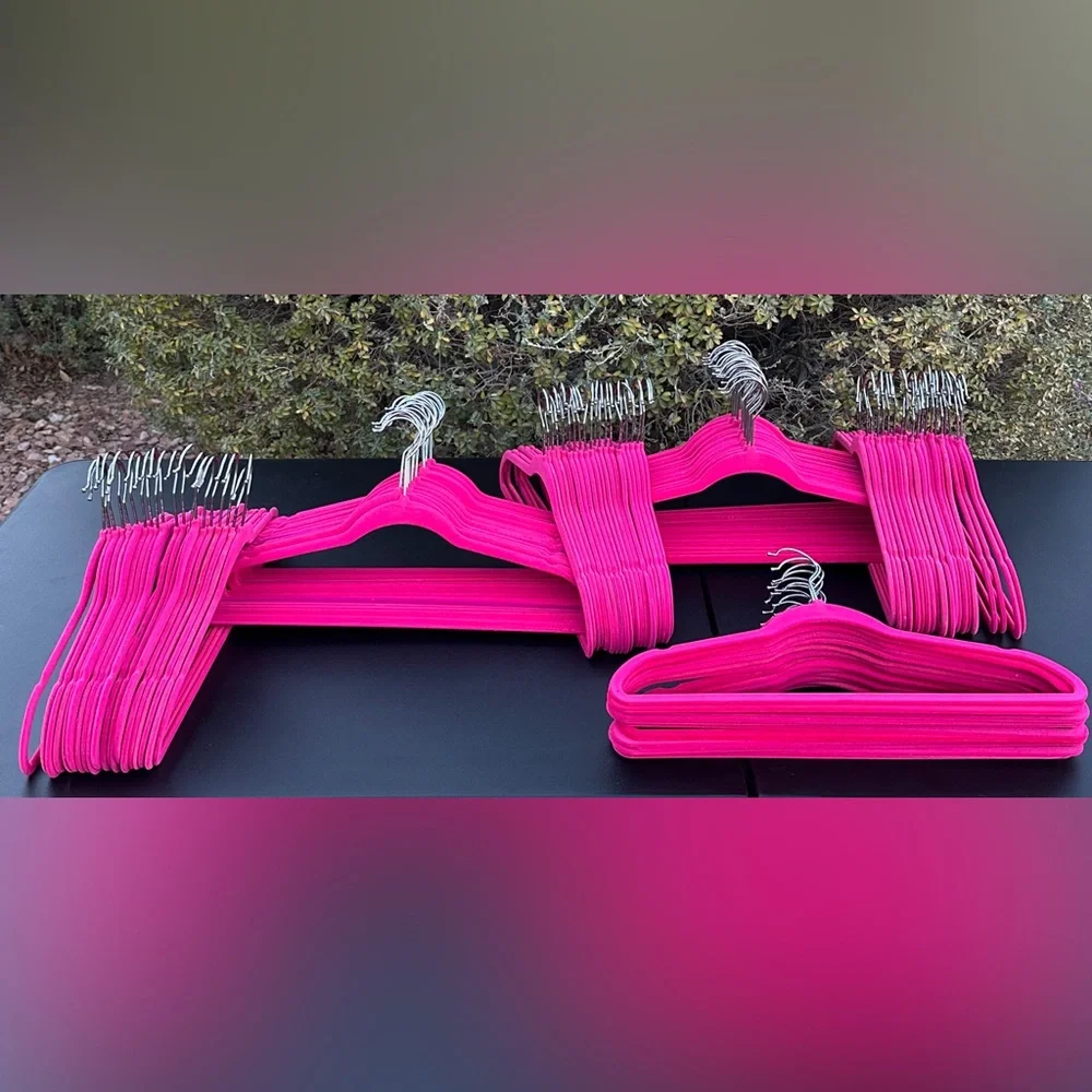 Velvet heavy duty Hangers set of 114 count, used in good condition.